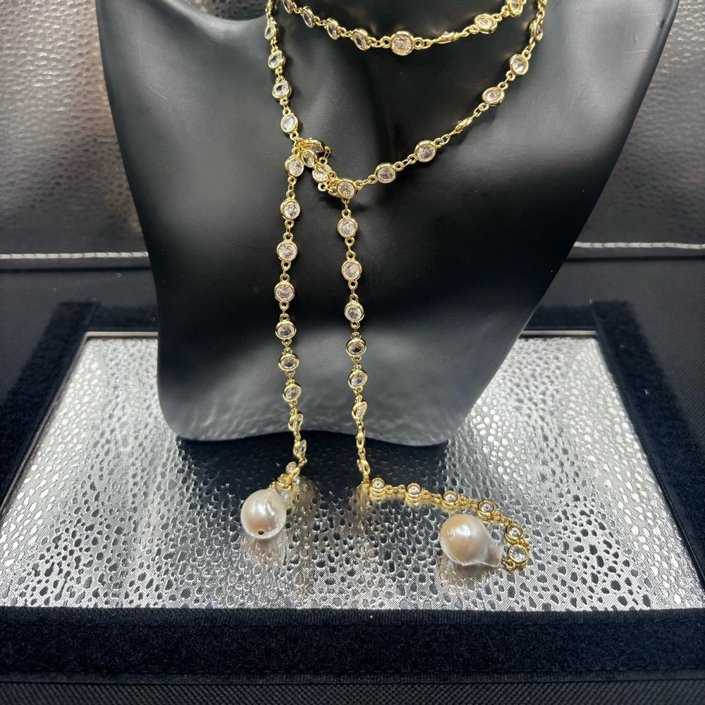 Elegant Large Gold and Two Baroque Peals Lariat Necklace. - Picture 6 of 7